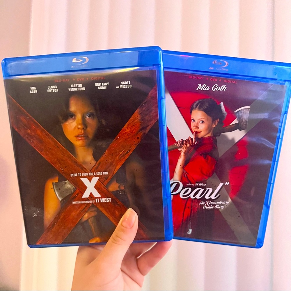 Pearl Blu Ray and X Blu Ray (both included)